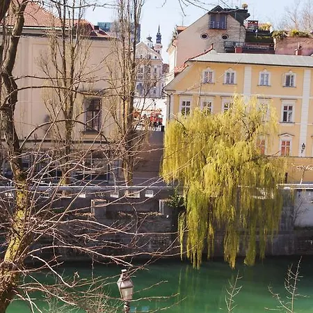 Julija&robert's Riverview And Privatunterkunft