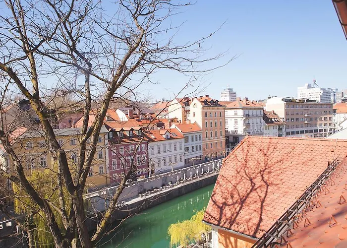 Julija&robert's Riverview And *